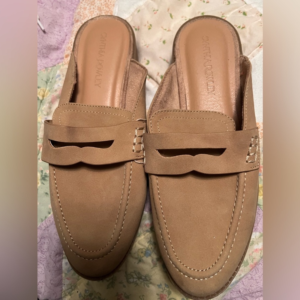 Size 8 women’s Cynthia Rowley mules